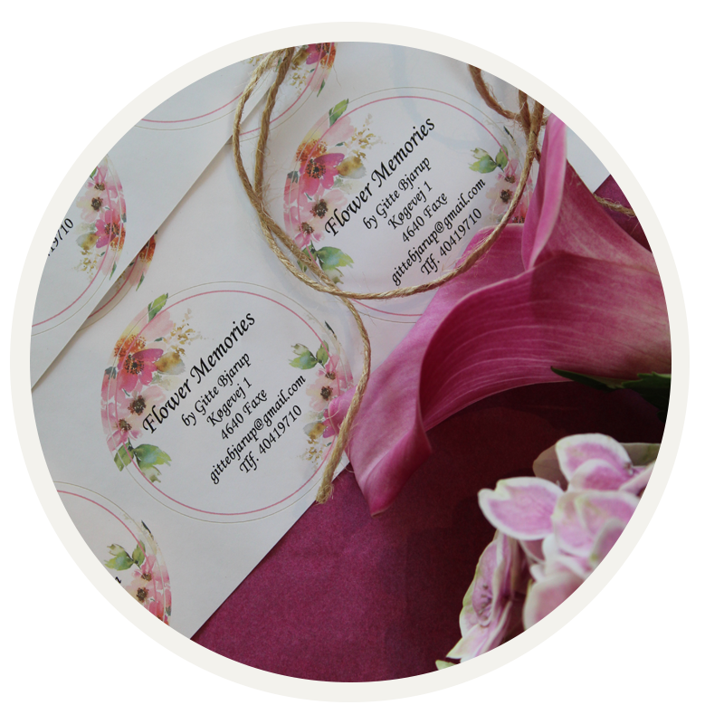 En etiket der matcher Flower Memories' udtryk