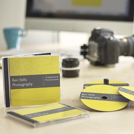 Link til side med etiketter og omslag til CD