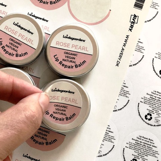 Plejeprodukt fra Lundegaardens BeautyLab med specialdesignet produktetiket