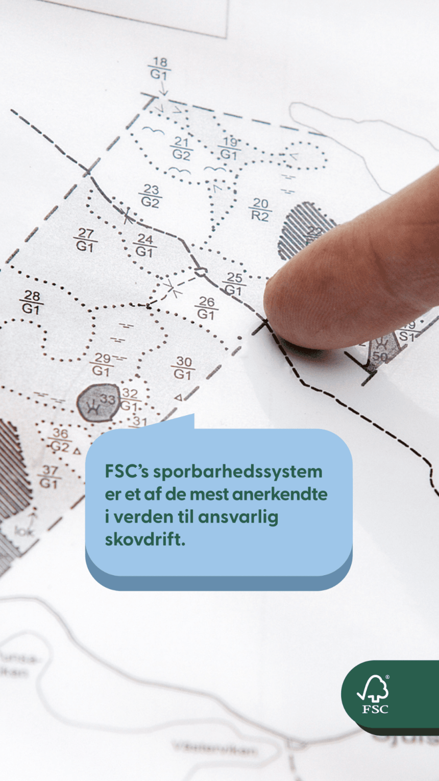 Billede af kort over skov med tekst omkring FSC's sporbarhedssystem er et af de mest anerkendte i verden