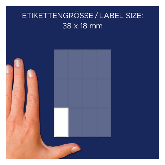 Størrelsessammenligning med hånd, artikel: 3077, et ark multifunktionelle etiketter, format: 38 x 18 mm, farve: hvid.
