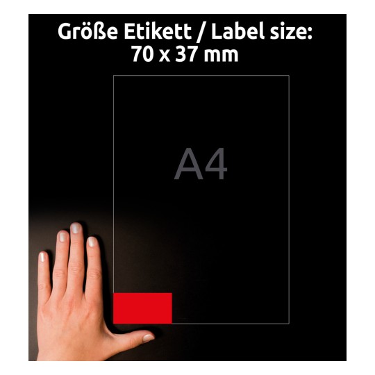 Størrelsessammenligning med hånd, Artikel: 3448, et ark farvede etiketter, Format: 70 x 37 mm, Farve: Rød?
