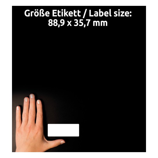 Størrelsessammenligning med hånd, artikel: 3615, et ark computeretiketter, format: 88,9 x 35,7 mm, farve: hvid.