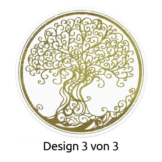 Billedet viser et stiliseret trædesign med indviklede, snoede grene og rødder, gengivet i grønne nuancer. Under træet vises teksten 'Design 3 von 3'.