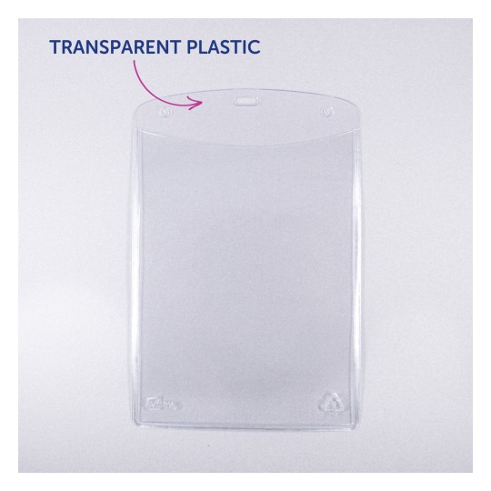 Billedet viser et klart, gennemsigtigt plastikdæksel med en afrundet top. Der er en etiket, der peger på det, hvor der står 'TRANSPARENT PLASTIC.'