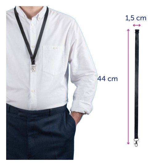 Billedet viser en person iført en hvid skjorte og en sort halsrem, som har dimensioner markeret som 44 cm i længden og 1,5 cm i bredden, hvilket antyder, at den bruges til at holde ID-kort eller badges.