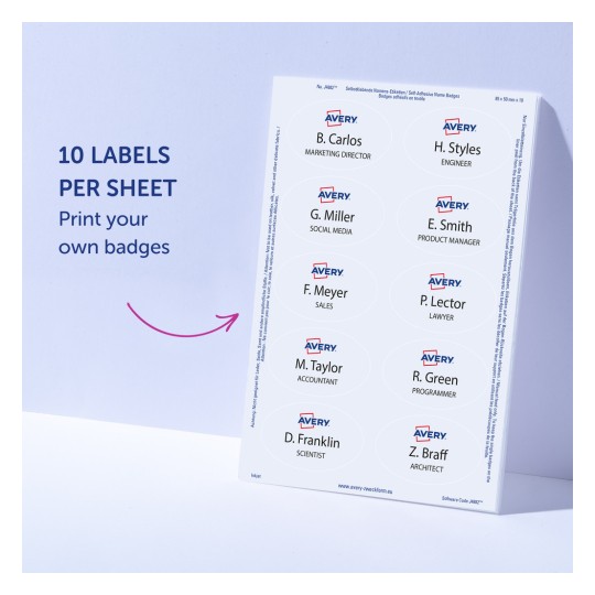 Billedet viser et ark med Avery navneskilte, der hver viser et navn og en jobtitel. Det fremhæver muligheden for at printe dine egne skilte med ti labels per ark.
