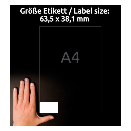 Størrelsessammenligning med hånd, Artikel: J8160-25, et ark adresseetiketter, Format: 63,5 x 38,1 mm, Farve: Hvid?