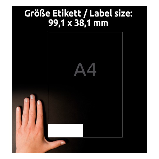 Størrelsessammenligning med hånd, Artikel: J8163-25, et ark adresseetiketter, Format: 99,1 x 38,1 mm, Farve: Hvid?