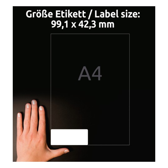 Størrelsessammenligning med hånd, Artikel: L4743REV-25, et ark universelle etiketter, aftagelig, format: 99,1 x 42,3 mm, farve: Hvid?