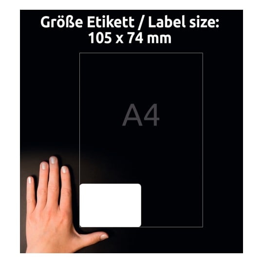 Størrelsessammenligning med hånd, artikel: L7183-100, et ark, format: 105 x 74 mm, farve: hvid.