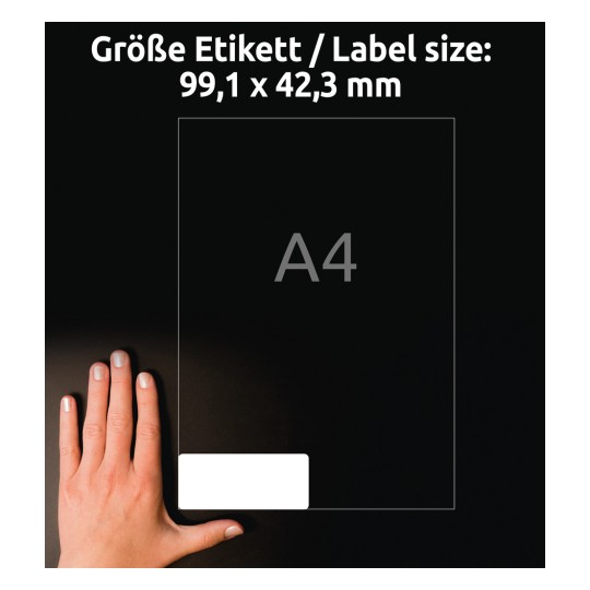 Størrelsessammenligning med hånd, artikel: LR7177-100, ét ark genbrugs adresseetiketter, format: 99,1 x 42,3 mm, farve: naturhvid.
