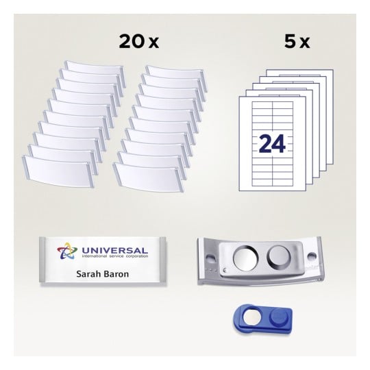 Billedet indeholder 20 klare navneskiltsholdere, 5 ark med etiketter med nummeret '24' på dem samt et navneskilt med navnet 'Sarah Baron' og logoet for 'UNIVERSAL international service corporation'. Derudover er der en badge-rulle og en holder til et navneskilt.