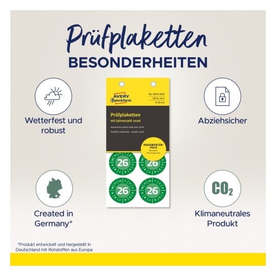 Billedet viser en produktpakke til inspektionsmærkater med egenskaber som vandtæt, robust, manipulationssikker, klimaneutral og fremstillet i Tyskland, beregnet til brug i 2026.