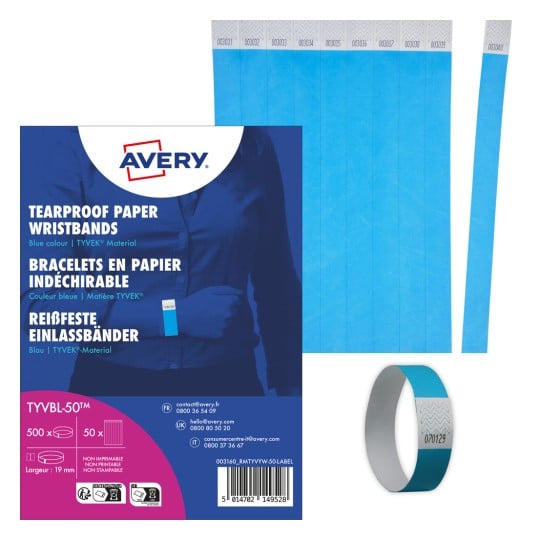 Billedet viser en pakke med blå rivefaste papirarmbånd lavet af TYVEK-materiale, med en model iført et. Det inkluderer produktoplysninger og emballagedesign.