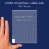 Billedet viser en hånd ved siden af et etiketteark med dimensioner angivet på tysk, og etikettens størrelse angivet som 18 x 12 mm. Arket har et grid-layout og angiver den samlede arkstørrelse som 120 x 157 mm.
