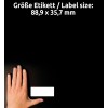 Størrelsessammenligning med hånd, artikel: 3615, et ark computeretiketter, format: 88,9 x 35,7 mm, farve: hvid.