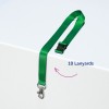 Billedet viser en grøn lanyard med en klips og et spænde, liggende på en hvid overflade. Der er en angivelse, der viser '10 Lanyards' i blå tekst.