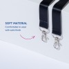 Billedet viser to satinremme med metalclips, der fremhæver deres bløde materiale og komfort. En tekstbeskrivelse understreger deres satinfinish og komfort ved brug.