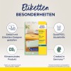 Billedet viser emballage til Avery Zweckform klare adresselabels. Det fremhæver funktioner såsom nemt design med et online værktøj, CO2-neutralitet og QuickPEEL nem fjernelse. Produktet er bemærket at være fremstillet i Tyskland.