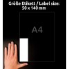 Billedet viser en hånd ved siden af en etiketstørrelsesangivelse, der angiver dimensioner på 50 x 140 mm og refererer til A4-størrelse.