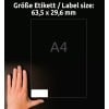 Billedet viser en hånd placeret ved siden af en gennemsigtig etiket. Det angiver etiketstørrelsen 63,5 x 29,6 mm og baggrunden i A4-format.