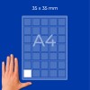 A4-ark med et gitter af 35×35 mm firkanter med én hvid firkant og en hånd nederst til venstre?