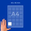 Hånd ved siden af A4-ark mockup med 45×45 mm gitter og én hvid firkant?