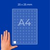 Hånd ved siden af A4-ark med gitter med 25x25 mm felter og ét hvidt felt?