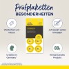 Billedet indeholder et produkt kaldet 'Prüfplaketten' fra Avery Zweckform, som omfatter vandtætte inspektionsetiketter med et felt til at udfylde året, designet i Tyskland. Produktet fremhæver sin robusthed, klimaneutralitet og alsidighed.