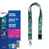 Et billede, der viser genbrugte nøglesnore med tropisk design, udstyret med en trigger clip. Emballagen inkluderer branding og produktdetaljer på flere sprog.