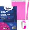 Et billede, der viser en pakke med pinke rivefaste papirarmbånd fra Avery, hvor emballagen og nogle af armbåndene præsenteres.